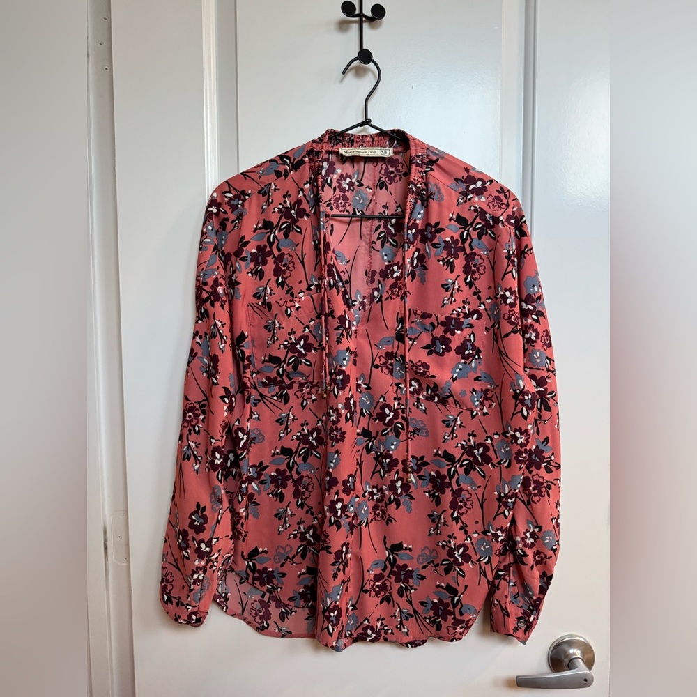 Abrecrombie and Fitch Floral V-neck Blouse